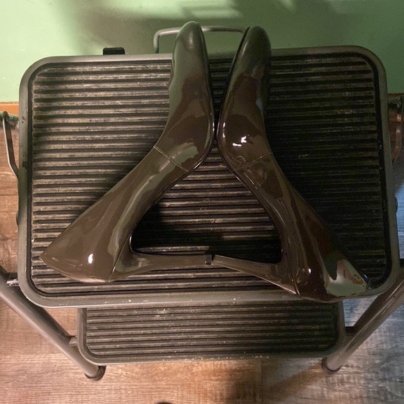 Nine West NWCaress dark gray patent leather heels size 9 Med w/original box. - Picture 5 of 10